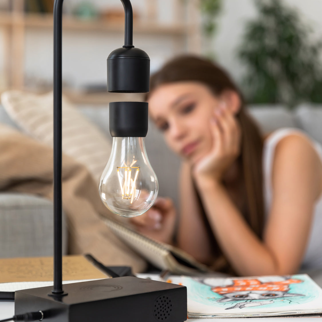 Gravita - Smart Floating Lamp